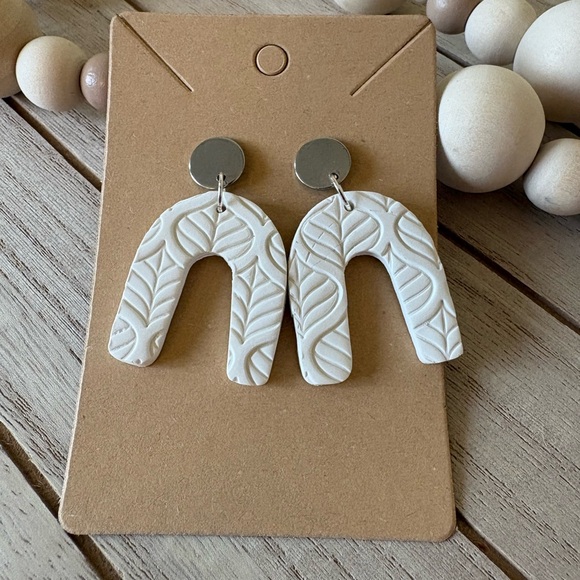 Handmade White Clay Dangle Earrings - Leaf Texture, Minimalist Arch Design - Picture 3 of 7